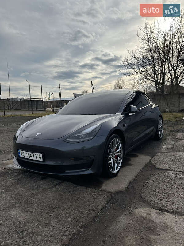 Седан Tesla Model 3 2023 в Львове