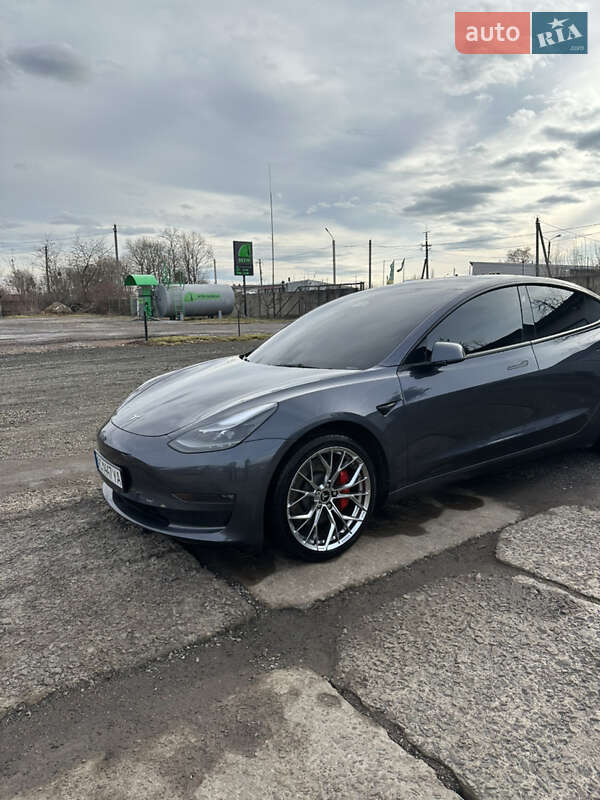 Седан Tesla Model 3 2023 в Львове