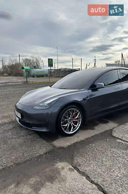 Седан Tesla Model 3 2023 в 