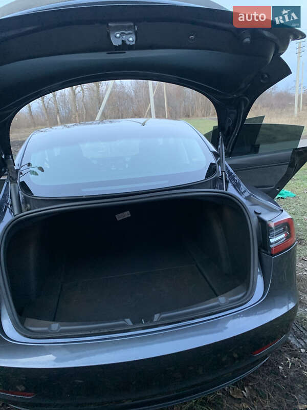 Седан Tesla Model 3 2023 в Гребенке