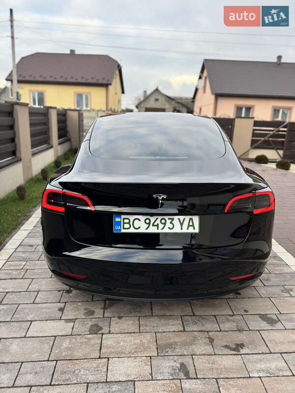 Седан Tesla Model 3 2022 в Львові
