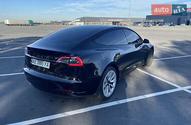 Седан Tesla Model 3 2022 в 