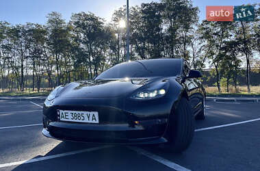 Седан Tesla Model 3 2022 в 