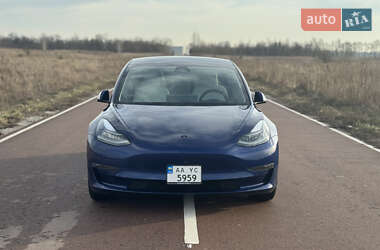 Седан Tesla Model 3 2021 в 