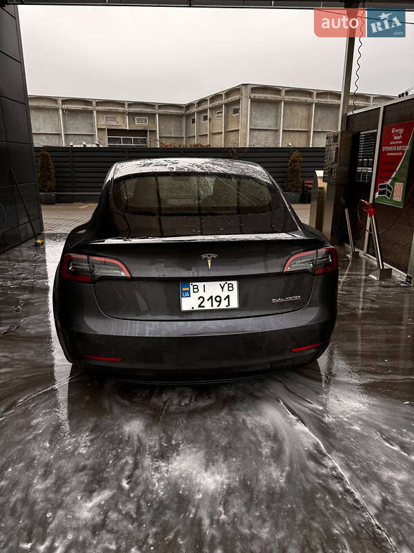 Седан Tesla Model 3 2023 в Гребенке