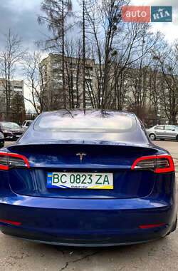 Седан Tesla Model 3 2018 в Львове