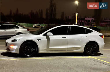 Седан Tesla Model 3 2021 в Киеве