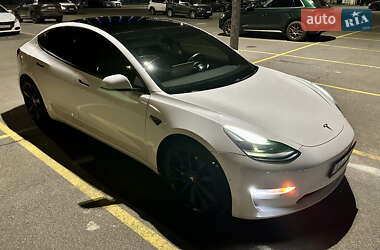 Седан Tesla Model 3 2021 в Киеве