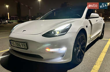 Седан Tesla Model 3 2021 в Киеве