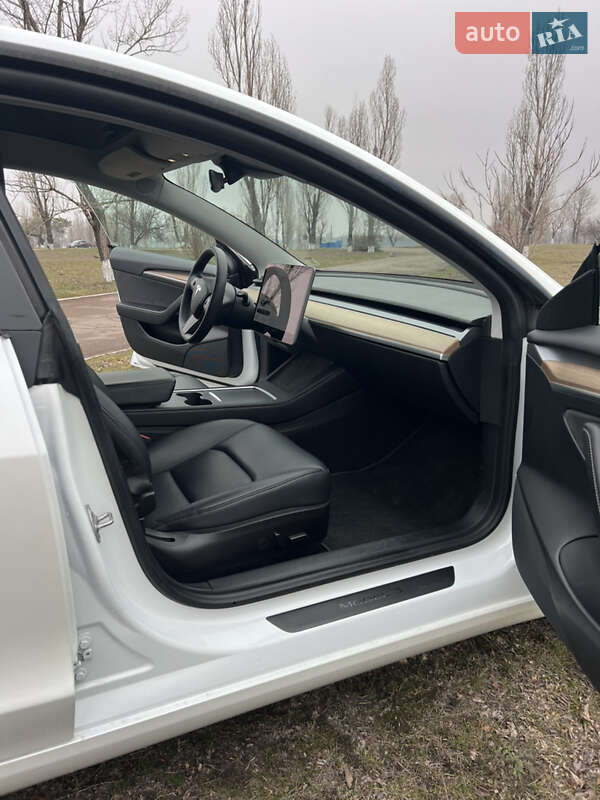 Седан Tesla Model 3 2021 в Каменском