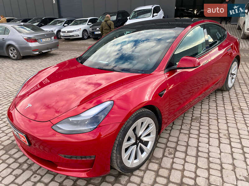 Седан Tesla Model 3 2021 в Львові