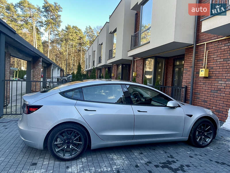 Седан Tesla Model 3 2018 в Львове