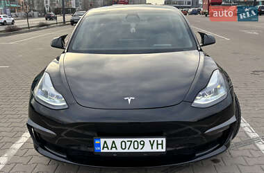 Седан Tesla Model 3 2021 в 