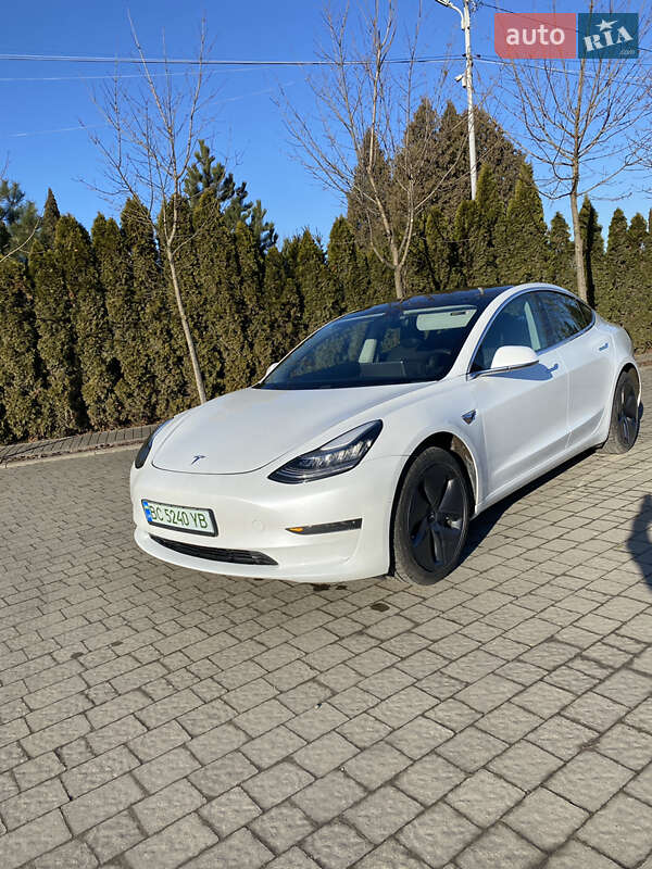 Седан Tesla Model 3 2020 в Львове