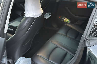 Седан Tesla Model 3 2021 в 