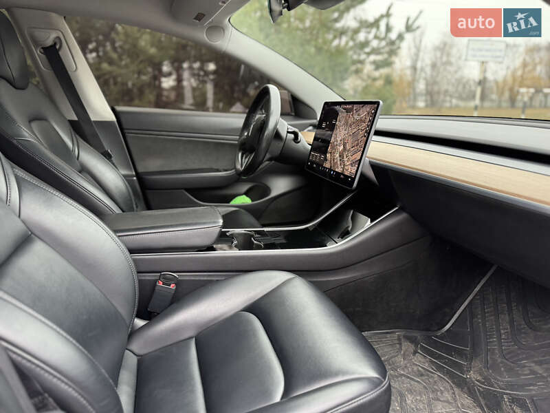 Седан Tesla Model 3 2019 в Кременчуге