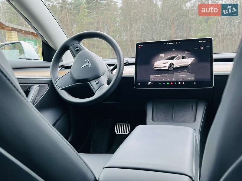 Седан Tesla Model 3 2022 в Коростені
