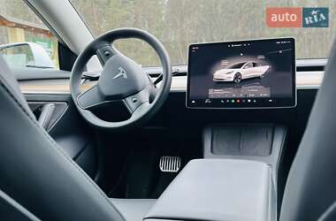 Седан Tesla Model 3 2022 в 