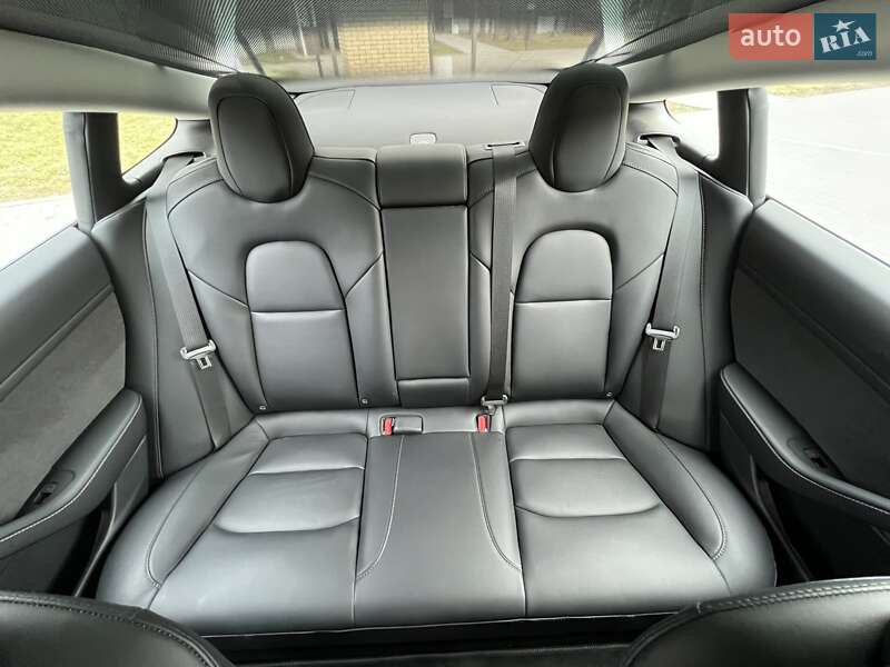 Седан Tesla Model 3 2022 в Коростені