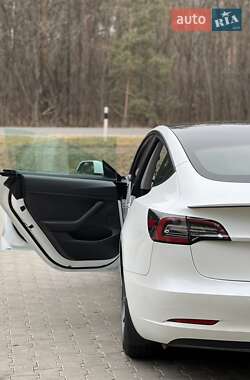 Седан Tesla Model 3 2022 в 