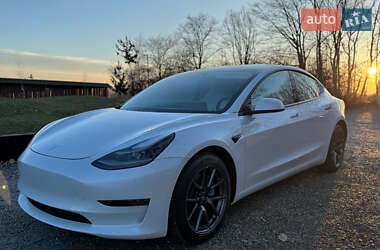 Седан Tesla Model 3 2021 в Калуше