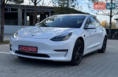 Седан Tesla Model 3 2022 в Ровно