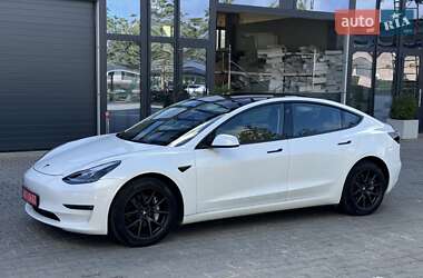 Седан Tesla Model 3 2022 в Ровно