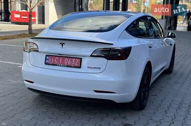 Седан Tesla Model 3 2022 в Ровно