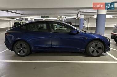 Седан Tesla Model 3 2022 в 