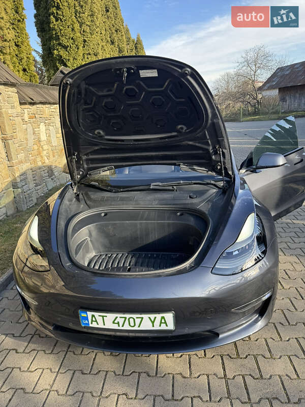 Седан Tesla Model 3 2022 в Надвірній