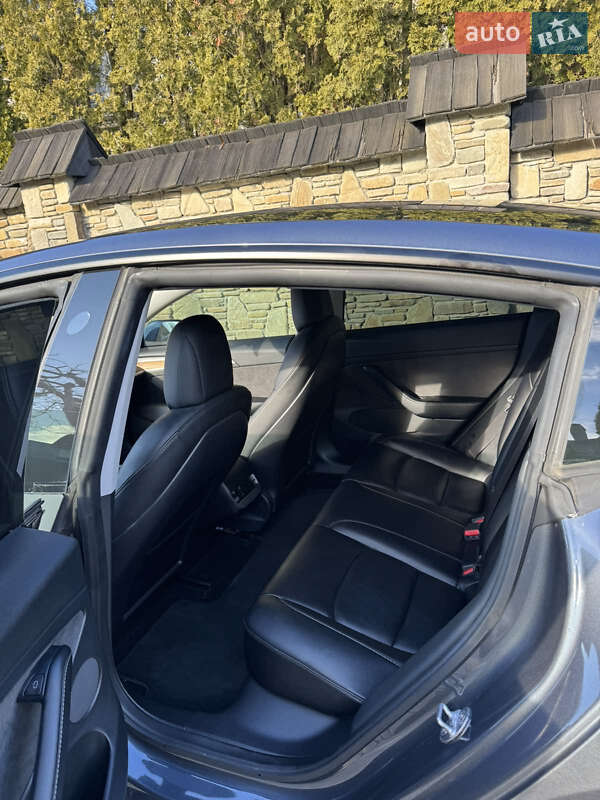 Седан Tesla Model 3 2022 в Надвірній