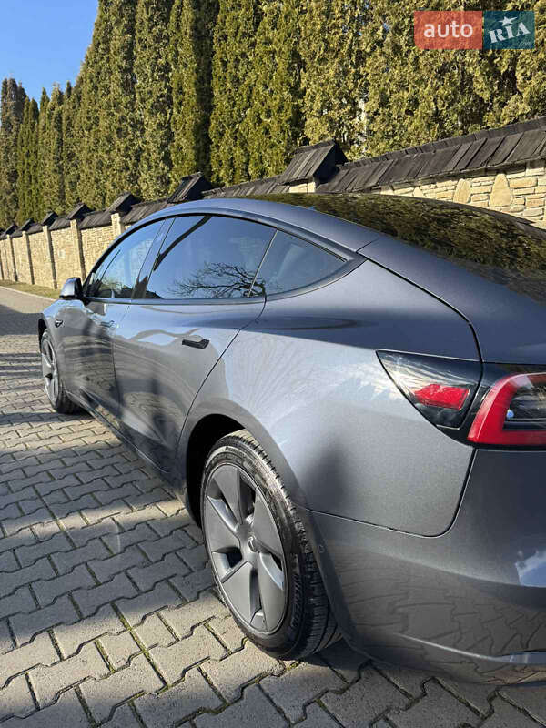Седан Tesla Model 3 2022 в Надвірній