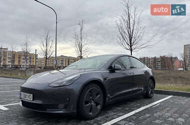 Седан Tesla Model 3 2022 в 