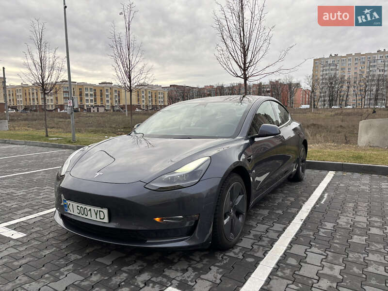 Седан Tesla Model 3 2022 в 