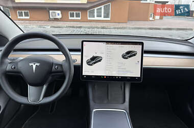 Седан Tesla Model 3 2022 в 