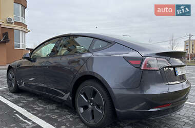 Седан Tesla Model 3 2022 в 