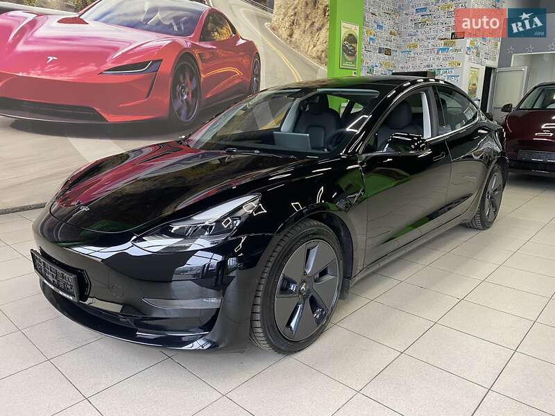 Седан Tesla Model 3 2021 в Киеве