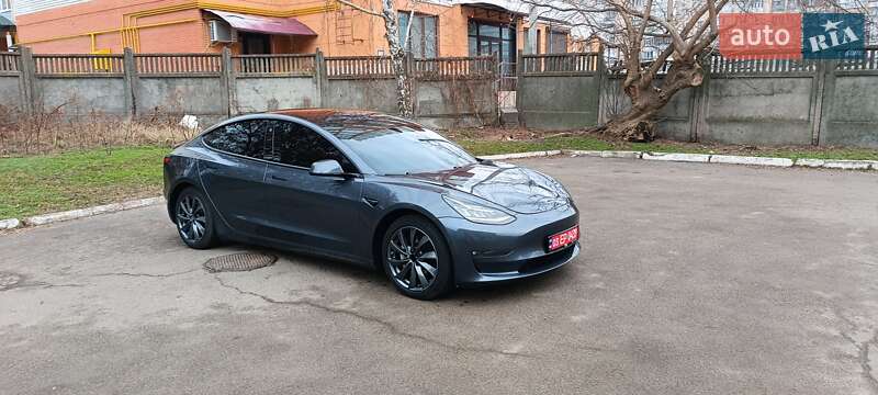Седан Tesla Model 3 2018 в Чернигове