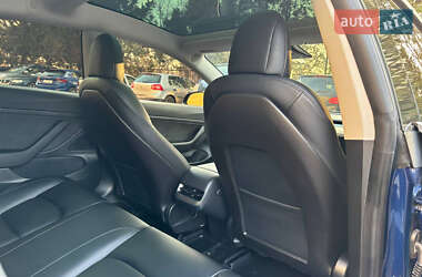 Седан Tesla Model 3 2020 в Черновцах