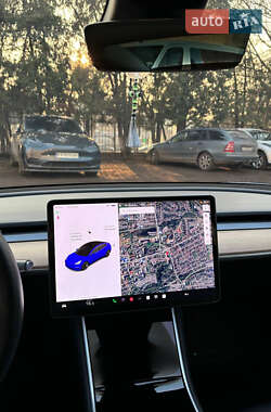 Седан Tesla Model 3 2020 в Черновцах