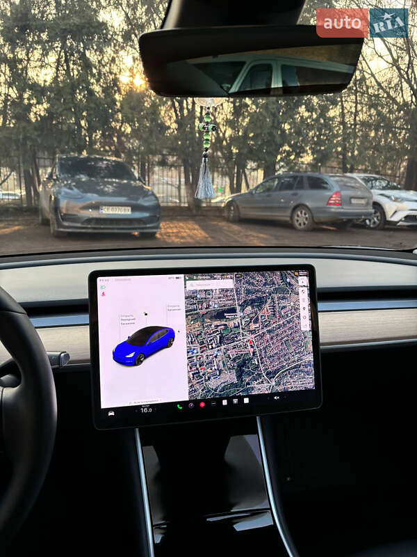 Седан Tesla Model 3 2020 в Чернівцях