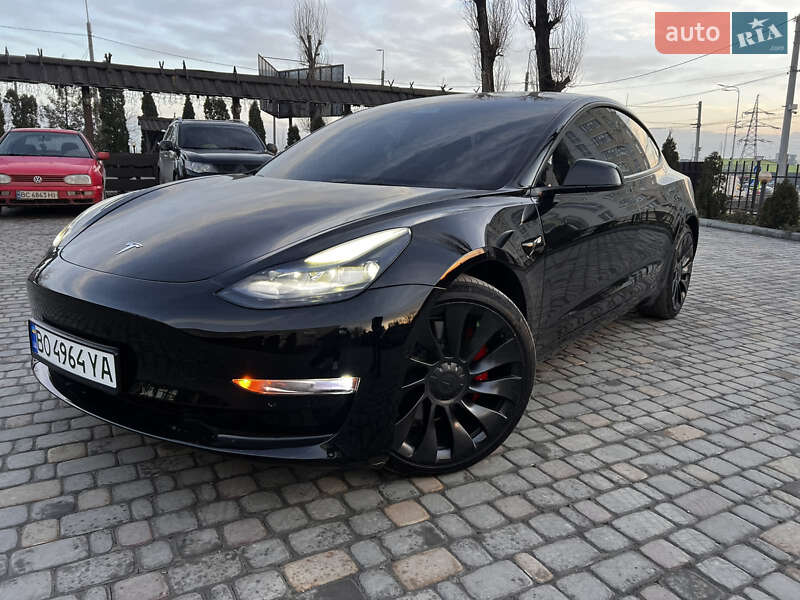 Седан Tesla Model 3 2022 в Тернополе
