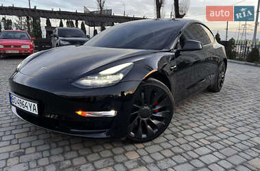 Седан Tesla Model 3 2022 в 