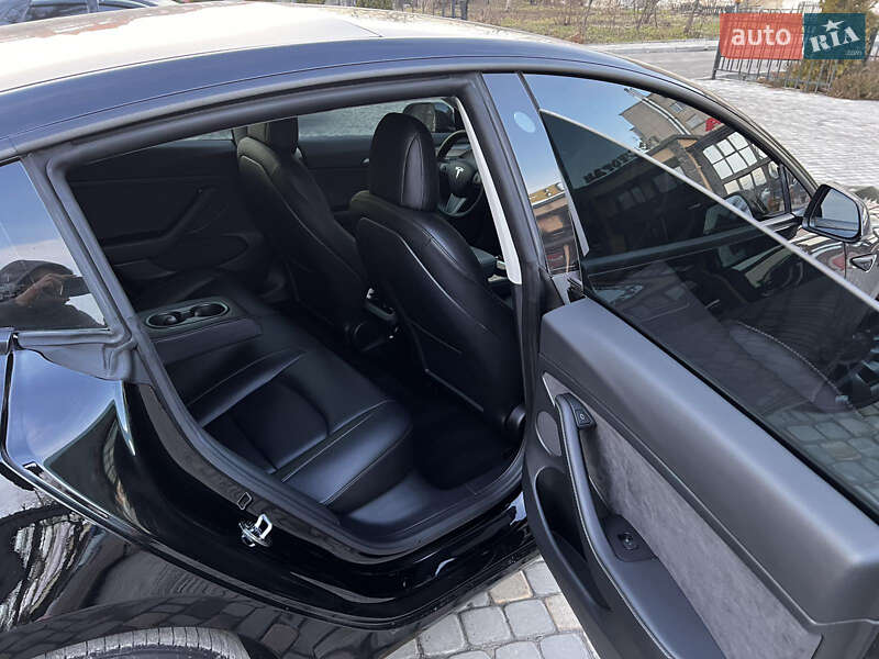 Седан Tesla Model 3 2022 в Тернополе