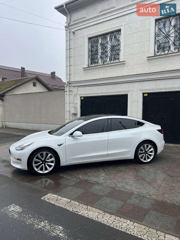 Седан Tesla Model 3 2019 в Одесі