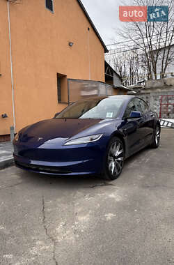 Седан Tesla Model 3 2024 в 