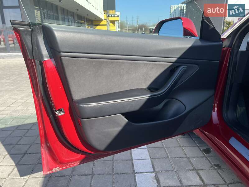 Седан Tesla Model 3 2018 в Львові фото 15 Седан Tesla Model 3 2018 в Львові