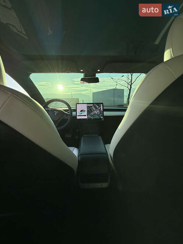 Седан Tesla Model 3 2021 в Ужгороді