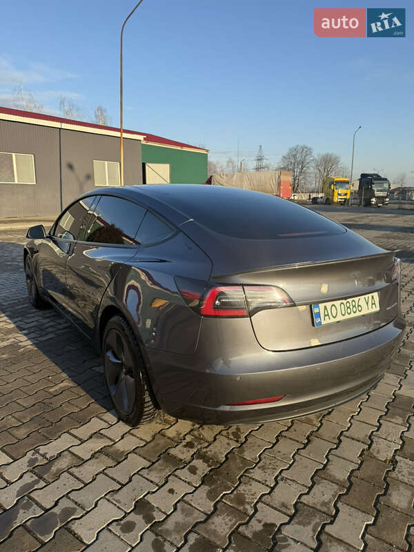 Седан Tesla Model 3 2021 в Ужгороді