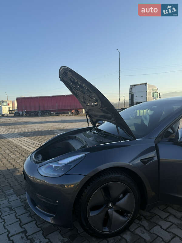Седан Tesla Model 3 2021 в Ужгороді